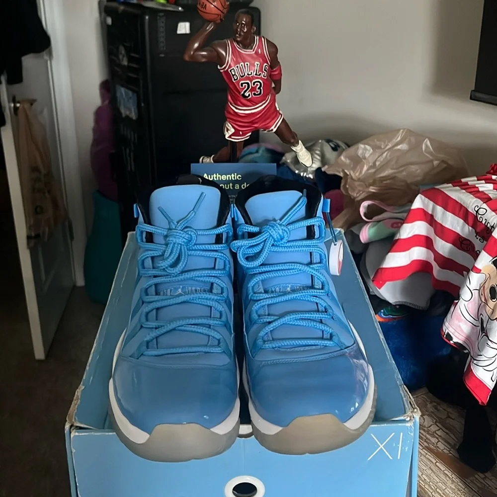 Air Jordan 11, Pantone Size 11.5 Like New. Authentacated BY EBay. Only 1 Pair